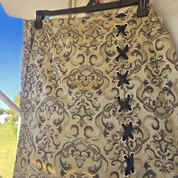 Maxi/mermaid greenish gold, black side lace up with ruffle flair - Picture 1 of 4